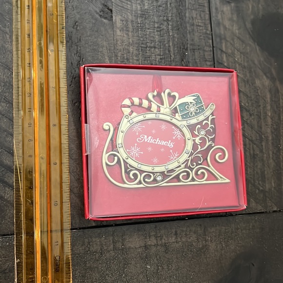 NWT - elegant and adorable Santa and sleigh collection! - Picture 6 of 8